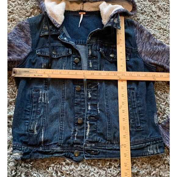 79 Free People Distressed Knit Denim Jean Jacket blue Indie Wash sz M BOHO - Picture 6 of 9